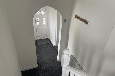 4 bedroom semi-detached house to rent, Heights Lane, Bradford BD9