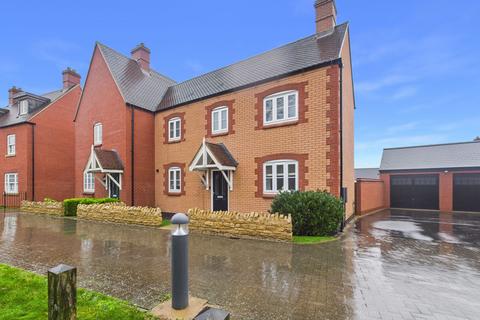 Redcar Road, Towcester, NN12