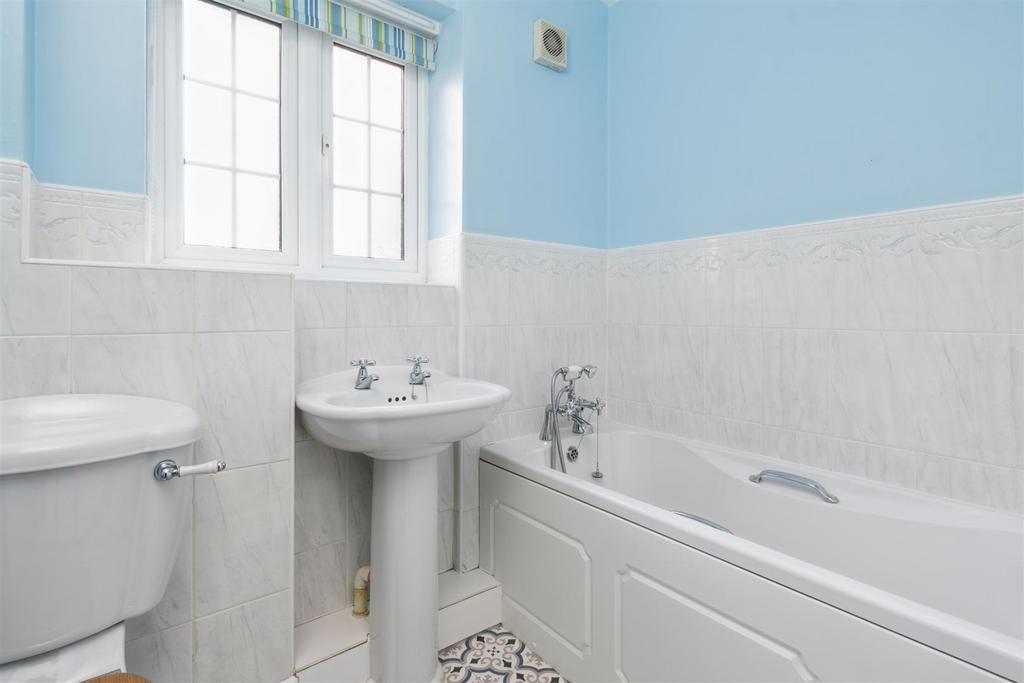77 Appletrees Crescent, Bromsgrove, B61 0 UD DML141