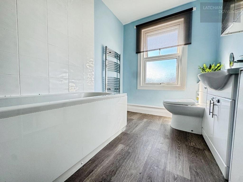 Pbox-bathroom-343994.jpg