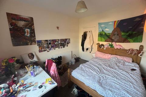 5 bedroom semi-detached house to rent, Cardigan Road, Bournemouth BH9