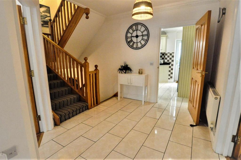 Hallway1.jpg