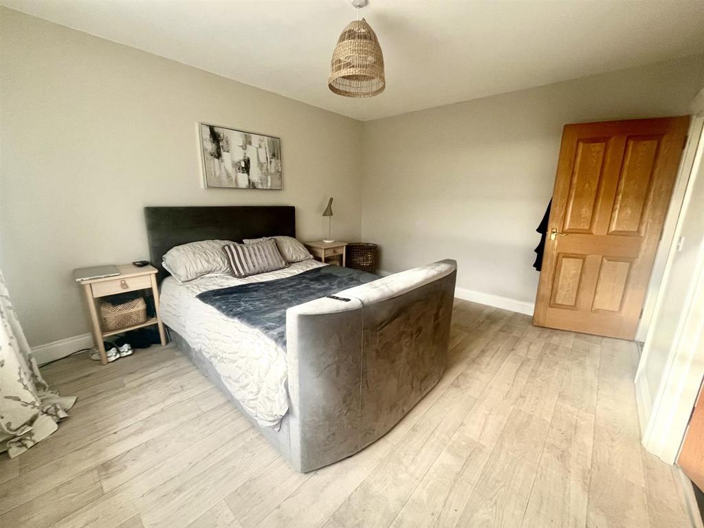 Bedroom 2a.jpg