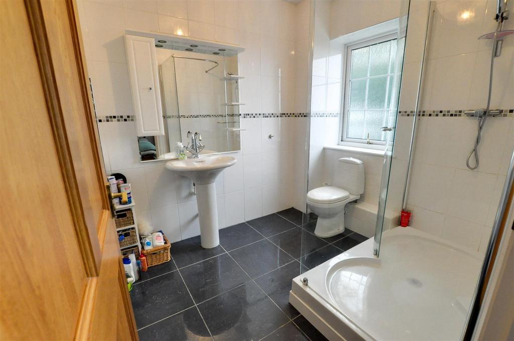Ensuite1.jpg
