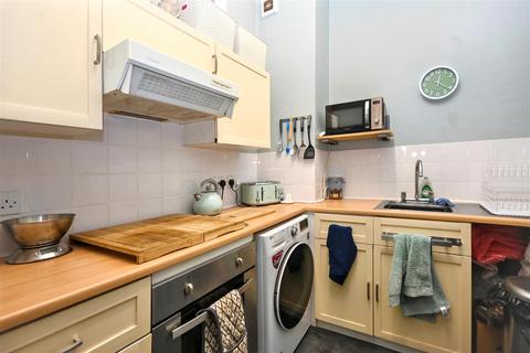 1 bedroom flat for sale, Cavendish Place, Eastbourne