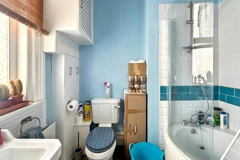 1 bedroom flat for sale, Cavendish Place, Eastbourne