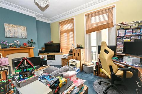 1 bedroom flat for sale, Cavendish Place, Eastbourne