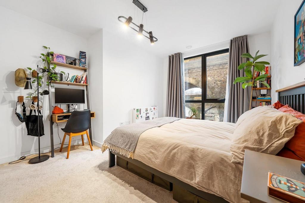 Bedroom 2 (2).JPG