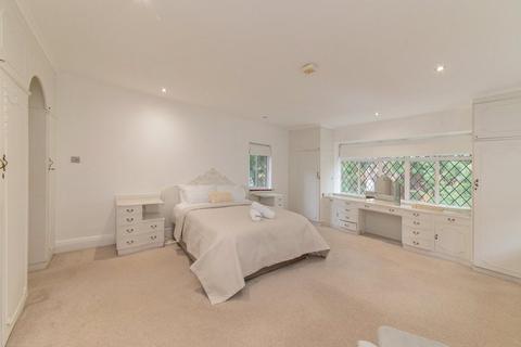undefined, Canons Drive, Edgware, London, HA8