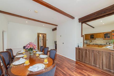 undefined, Canons Drive, Edgware, London, HA8
