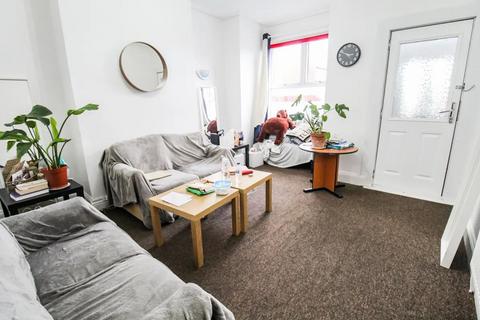 4 bedroom property to rent, Burchett Terrace, Leeds LS6