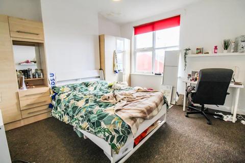 4 bedroom property to rent, Burchett Terrace, Leeds LS6