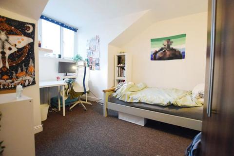 4 bedroom property to rent, Burchett Terrace, Leeds LS6