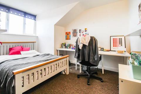 4 bedroom property to rent, Burchett Terrace, Leeds LS6