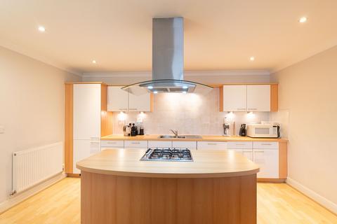 2 bedroom flat to rent, Keswick Road, London, SW15