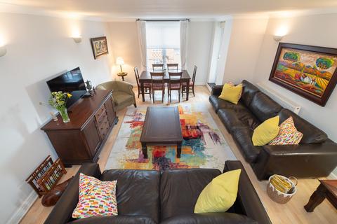 2 bedroom flat to rent, Keswick Road, London, SW15