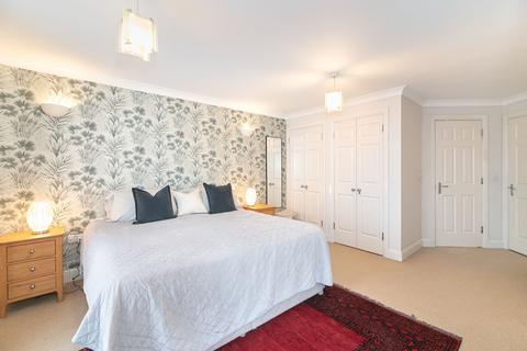 2 bedroom flat to rent, Keswick Road, London, SW15