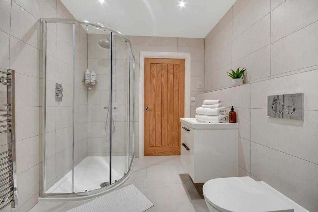 Shower Room.jpg