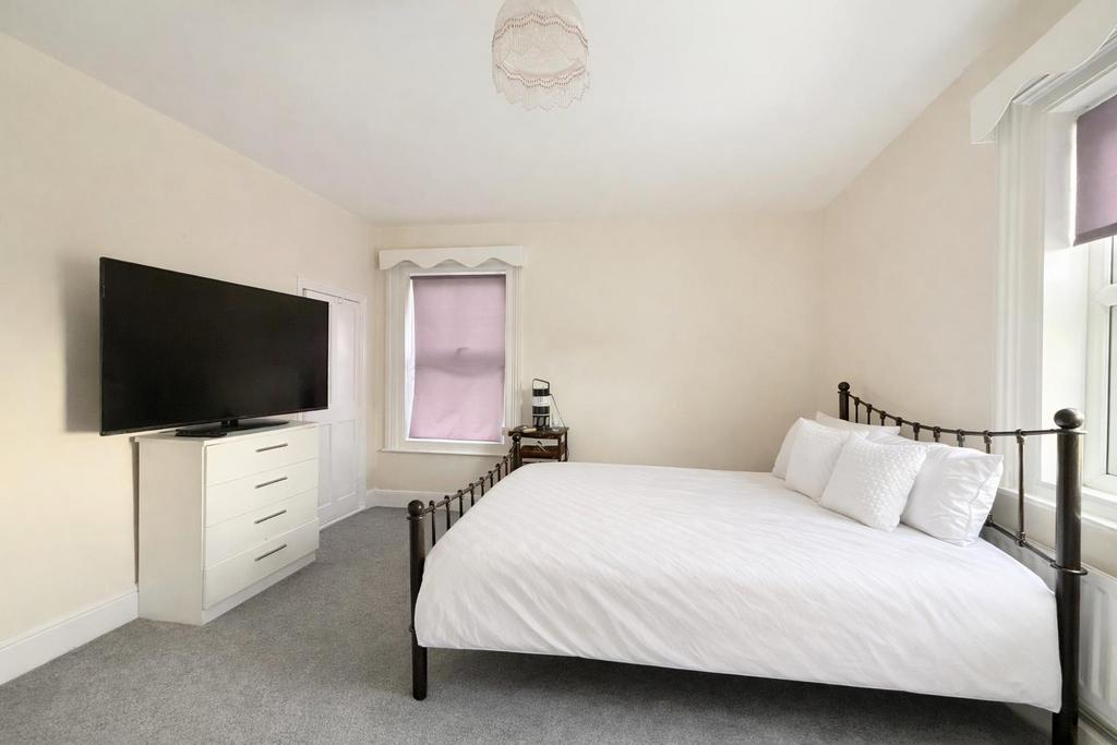 17 EFA0 E5-3 BBB-4904-9235-456 C46 A04 B5 C copy.PNG