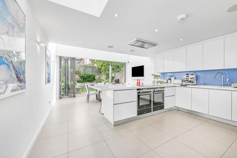 4 bedroom terraced house for sale, Grandison Road, London, SW11
