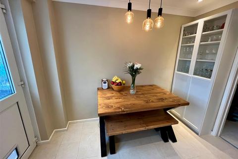 3 bedroom townhouse for sale, Highbury Close, Salisbury