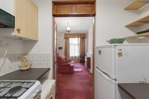 2 bedroom flat for sale, Malvern Road, London, NW6 5