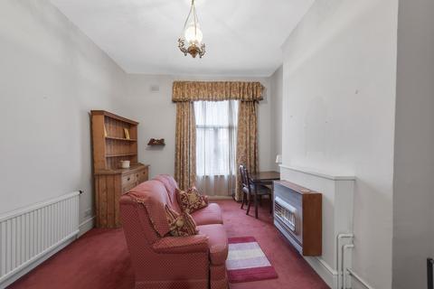 2 bedroom flat for sale, Malvern Road, London, NW6 5