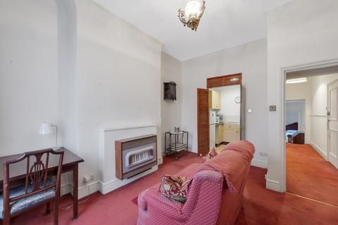 2 bedroom flat for sale, Malvern Road, London, NW6 5