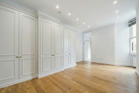 undefined, St, London, W1U