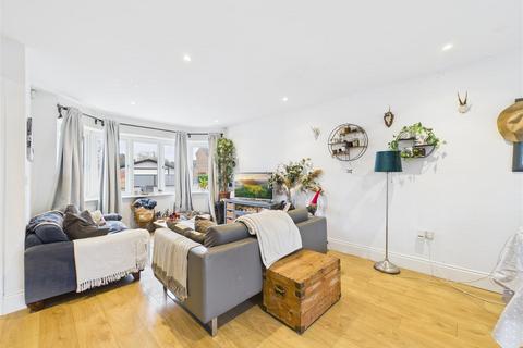 undefined, Weston Avenue, West Molesey