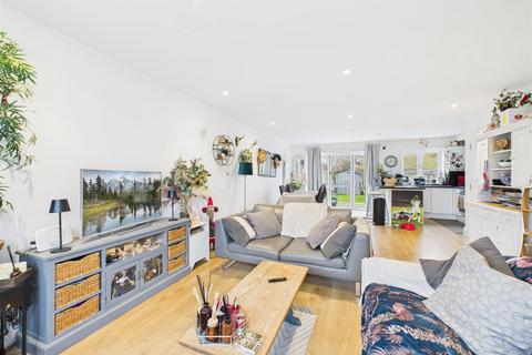 undefined, Weston Avenue, West Molesey