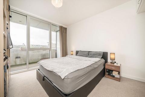 1 bedroom flat to rent, Colonial Drive, London W4