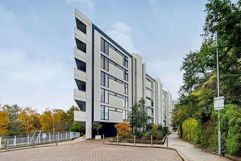 1 bedroom flat to rent, Colonial Drive, London W4