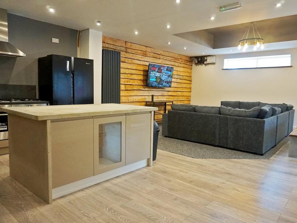 Kitchen and lounge
