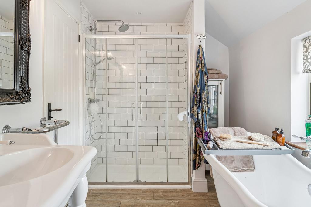 En-Suite Bathroom
