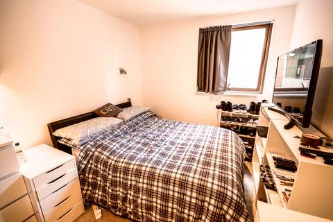 2 bedroom flat to rent, Isaac Way, Manchester, M4