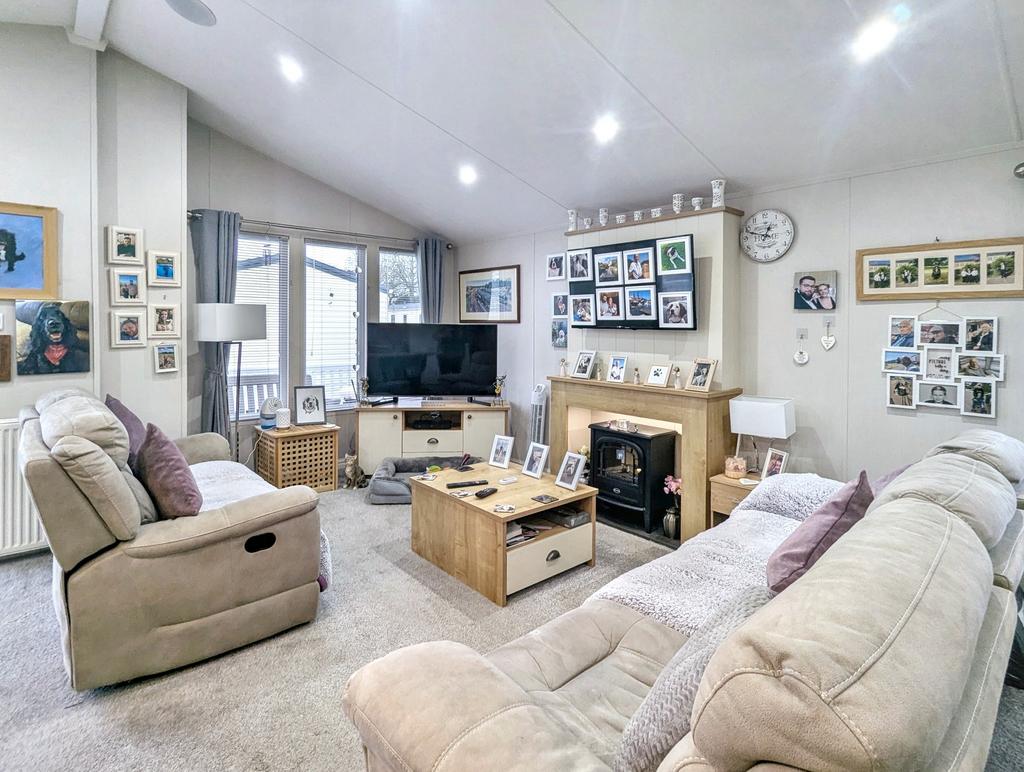 Open Plan Living Room/Dining Area