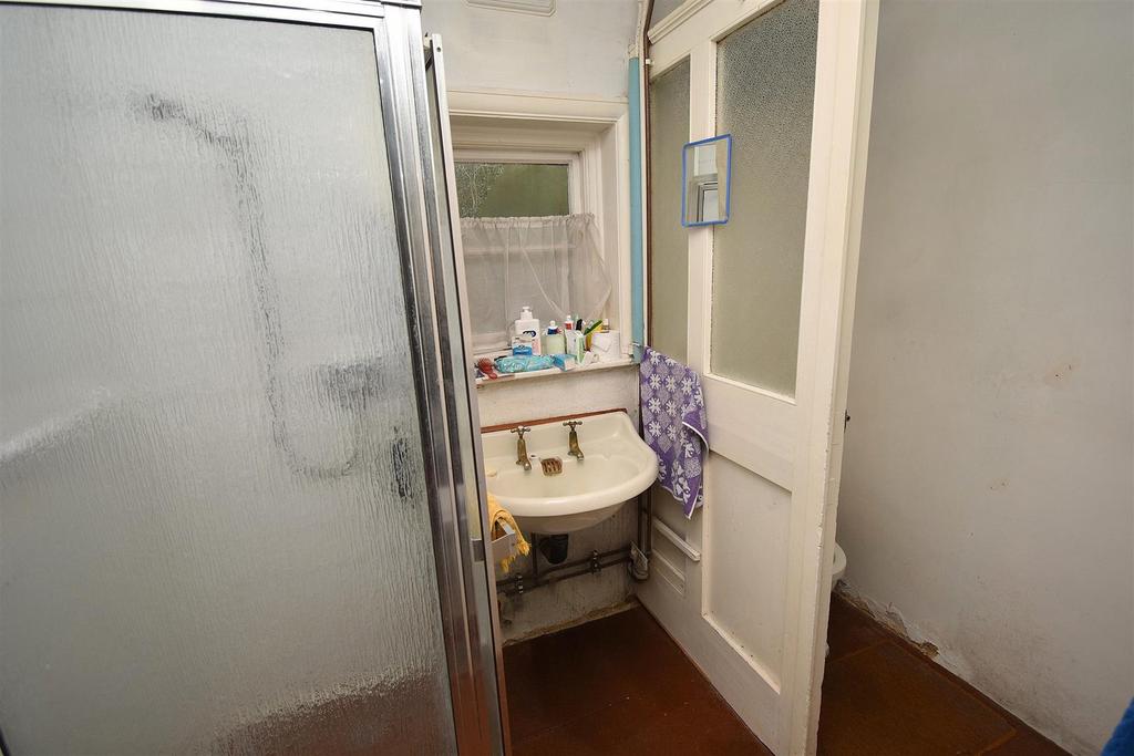Shower Room GF.JPG