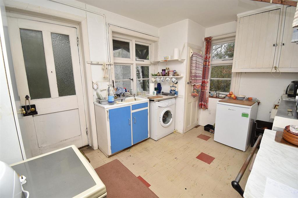 Kitchen1.JPG