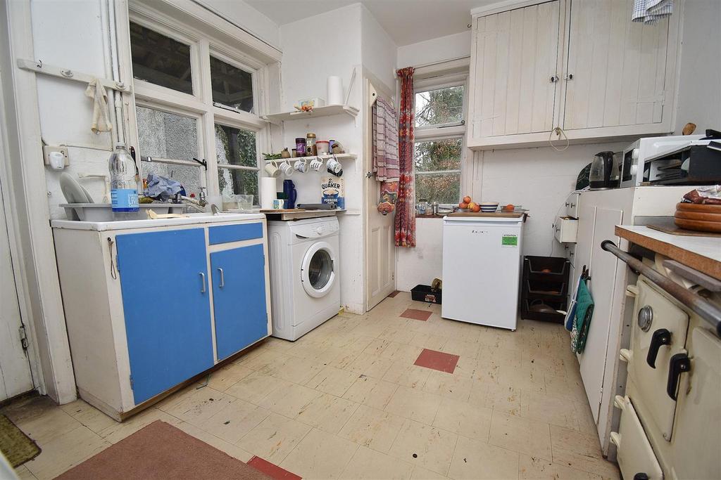 Kitchen2.JPG