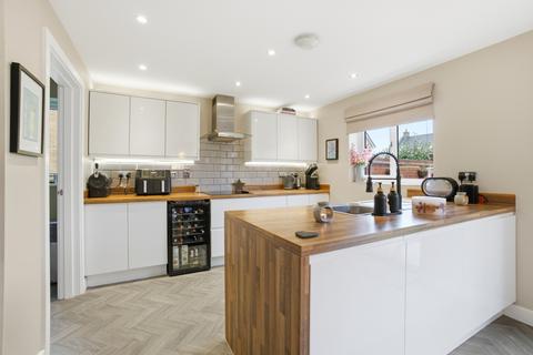 4 bedroom detached house for sale, Thompson Close, Suffolk CB9