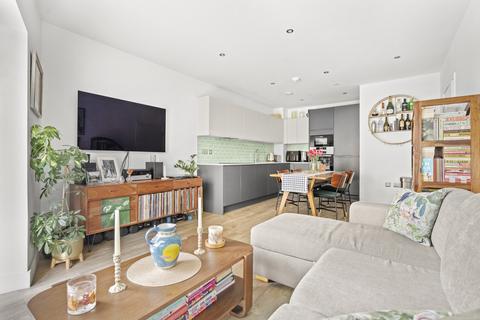 1 bedroom apartment for sale, Suntrap Court, Rookwood Way, London, E3