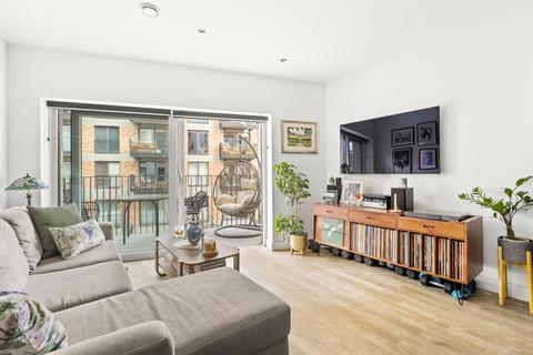 1 bedroom apartment for sale, Suntrap Court, Rookwood Way, London, E3