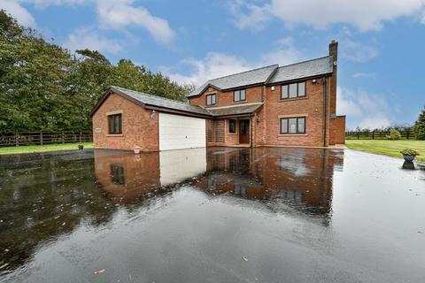 3 bedroom detached house to rent, Salwick Road, Wharles, PR4