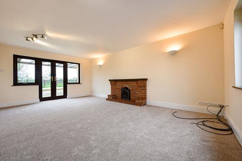 3 bedroom detached house to rent, Salwick Road, Wharles, PR4
