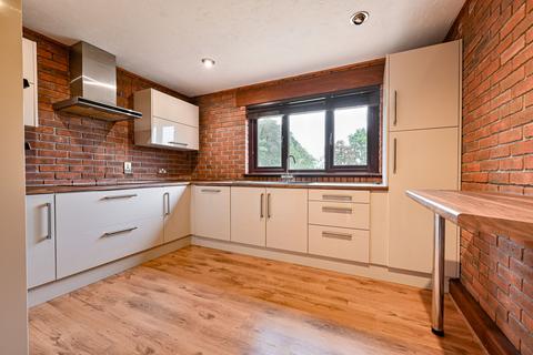 3 bedroom detached house to rent, Salwick Road, Wharles, PR4