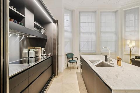 2 bedroom flat to rent, Cadogan Gardens, London, SW3