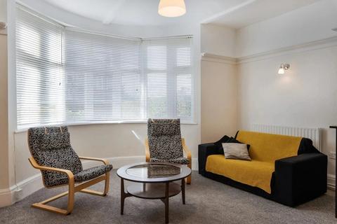 Studio to rent, Somali Road, London NW2