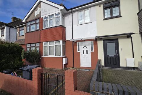 5 bedroom terraced house for sale, New North Road, IG6