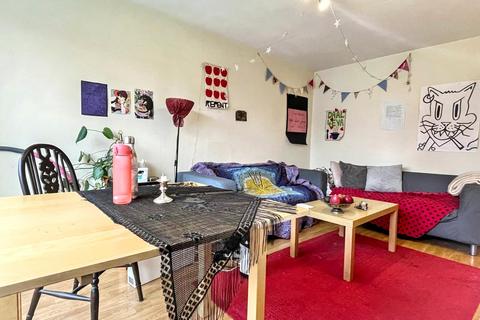 3 bedroom semi-detached house to rent, Stanmore Grove, Burley, Leeds, West Yorkshire